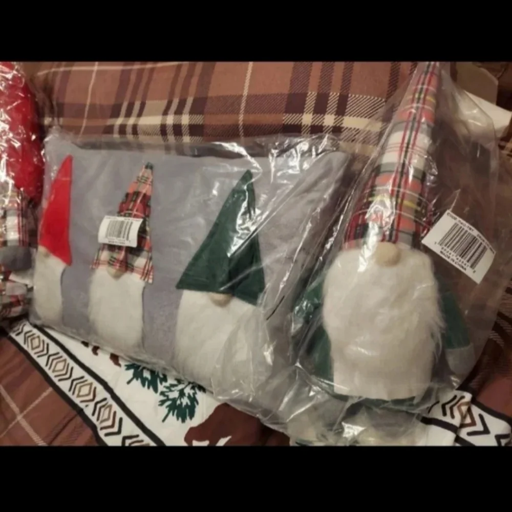 Holiday Gnomes Accent Pillow & Plush Pillows Set of 3 BNWT RETIRED SET!